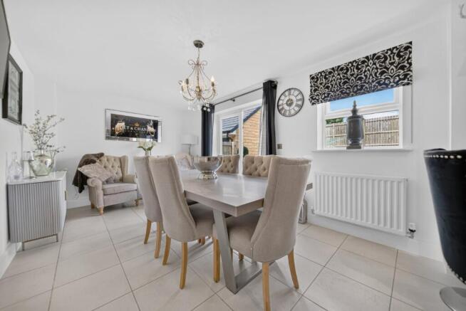 4 bed Detached for sale Image 8