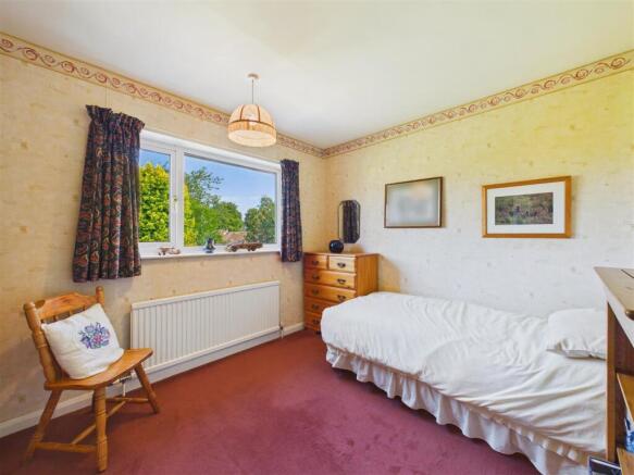 4 bed Detached for sale Image 11