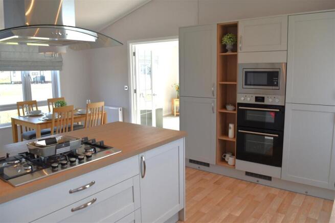 2 bed Park Home for sale Image 4