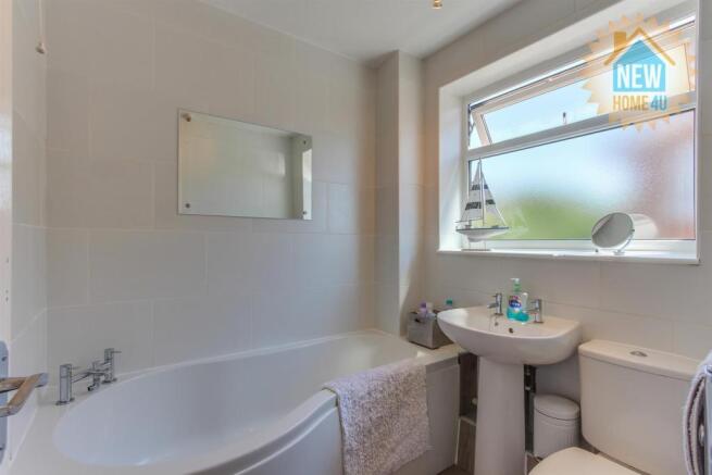 FAMILY BATHROOM: