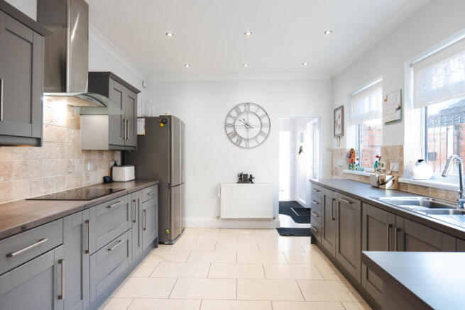 4 bed Semi-Detached for sale Image 8