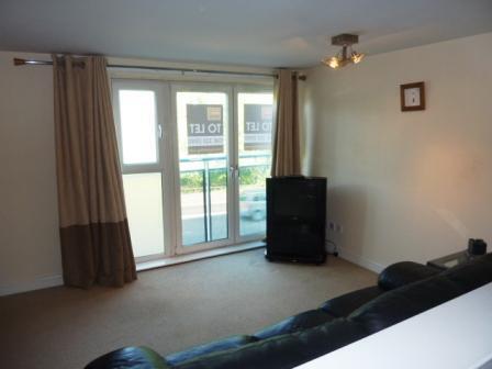 1.1-828-maryhill-rd-Lounge-pic-1