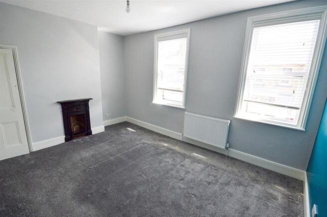 3 bed Terraced to rent Image 6