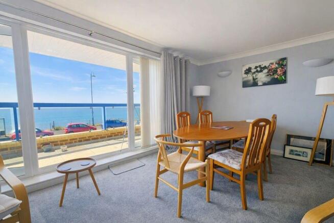 Lounge/ Dining Room