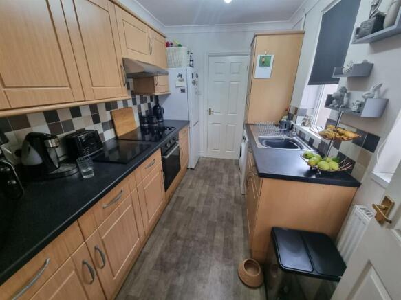 Kitchen (2).jpg