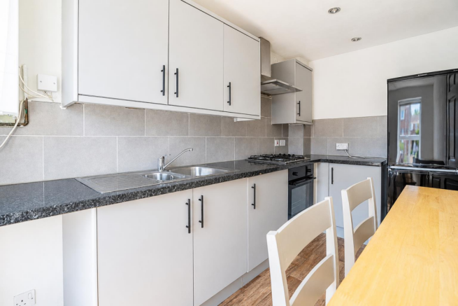 3 bed Semi-Detached to rent Image 5