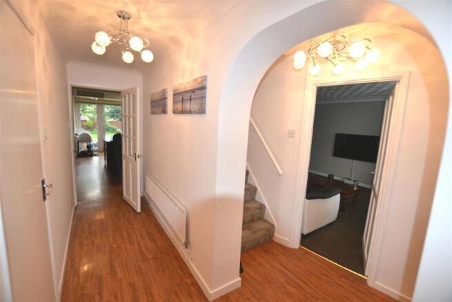 'L' SHAPED HALL