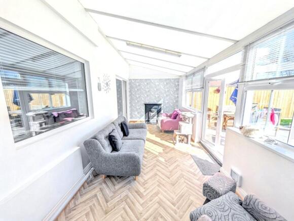 4 bed Semi-Detached for sale Image 10