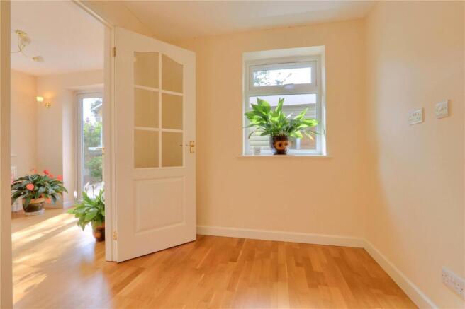 3 bed Semi-Detached for sale Image 10