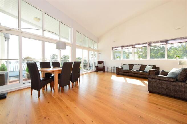 Kitchen/ Living Room
