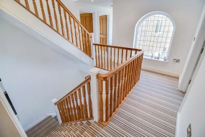 4 bed Detached for sale Image 10