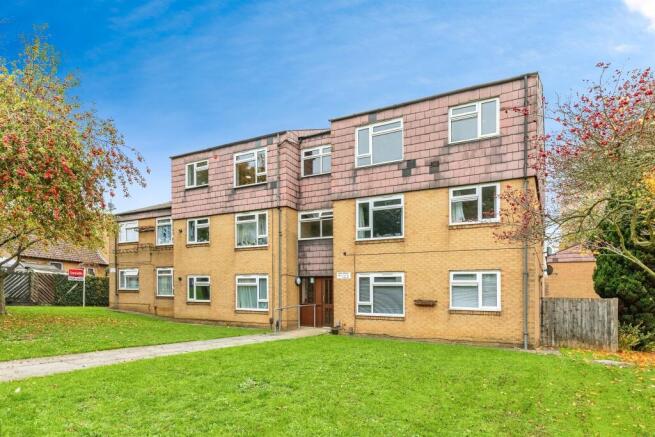 1-bed flat on High Street, Desborough, KETTERING, £90,000