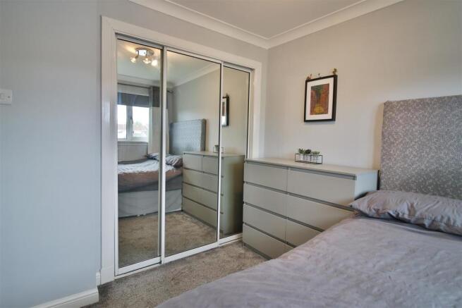 NairnCres_Bedroom2_2.jpg