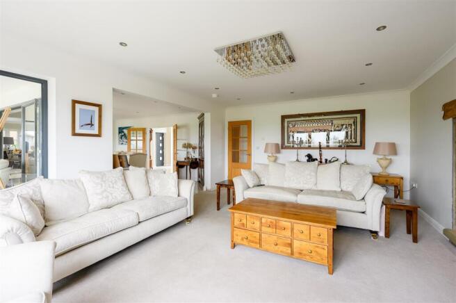 4 bed Detached for sale Image 10