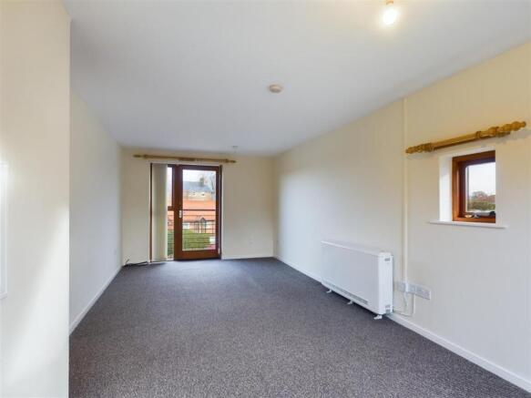 2 bed Flat for sale Image 4