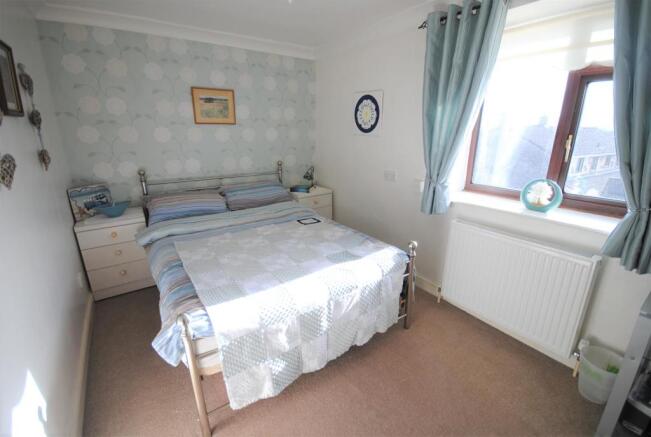 1pinfoldcottagessidebed2.JPG