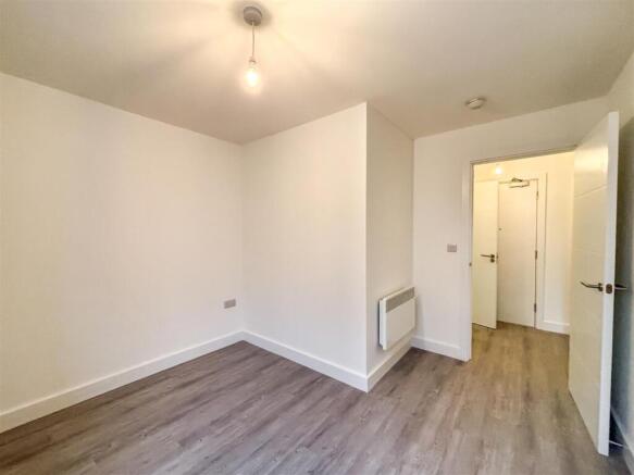 1 bed Apartment to rent Image 6