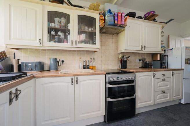 KITCHEN, DINER AND LIVING ROOM