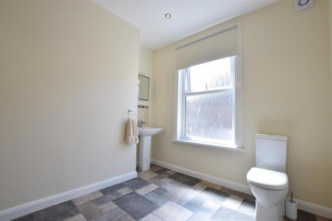 3 bed Terraced to rent Image 6