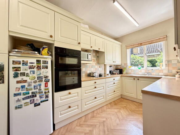 4 bed Semi-Detached for sale Image 8