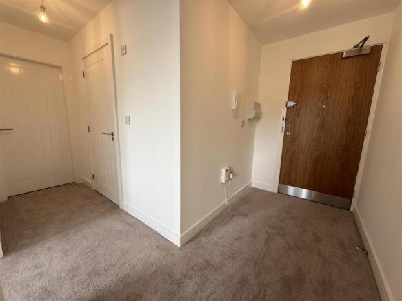 2 bed Apartment to rent Image 12