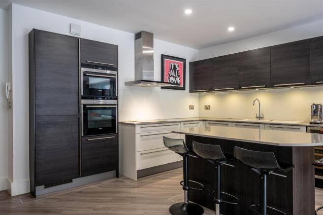 3 bed Apartment for sale Image 8