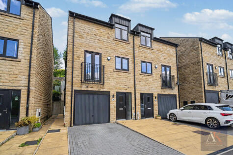 Cinder Close, Todmorden, OL14 5AR