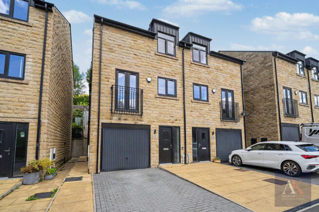 4 bed Semi-Detached for sale in todmorden