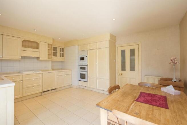 6 bed House for sale Image 7