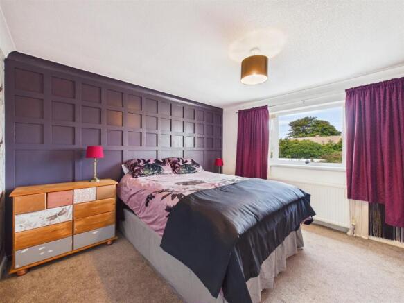 5 bed Semi-Detached Bungalow for sale Image 7