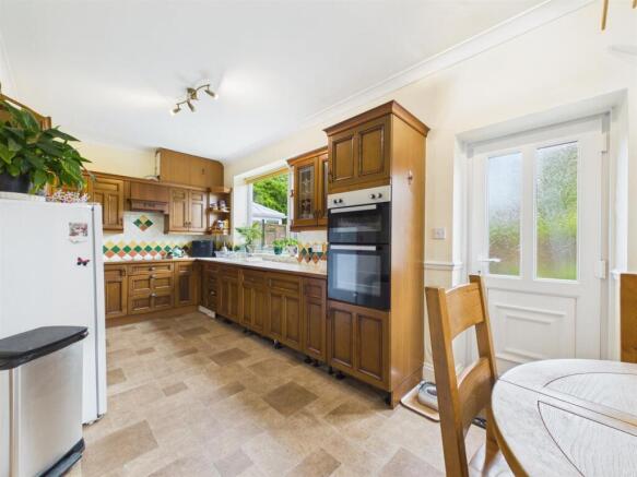 4 bed House for sale Image 4