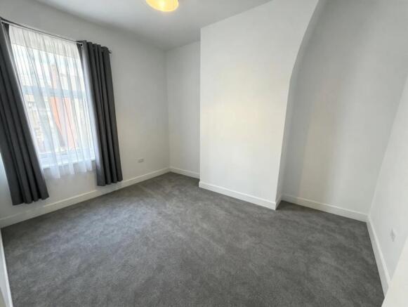 3 bed Terraced to rent Image 8