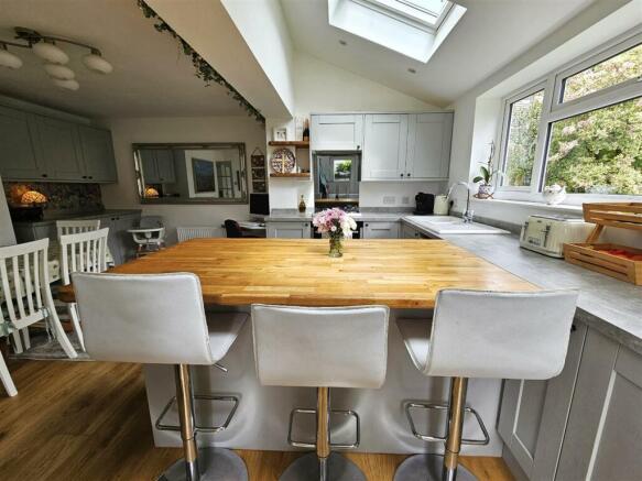 Kitchen Island.jpg