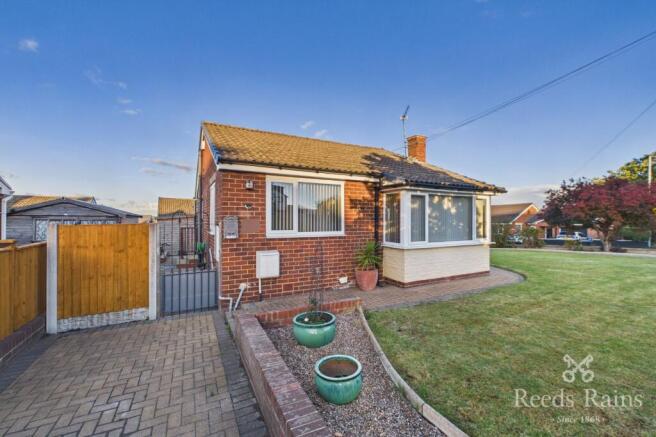 2-bed bungalow on Blacker Lane, Netherton, Wakefield, West Yorkshire, WF4, £280,000