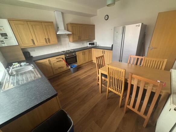 6 bed Terraced to rent Image 4