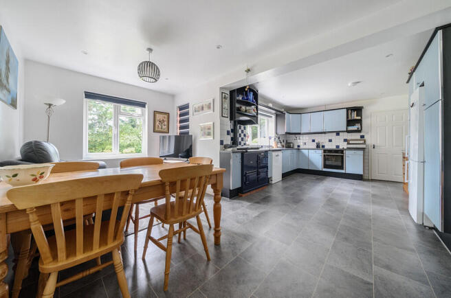 1303685-17-684885...