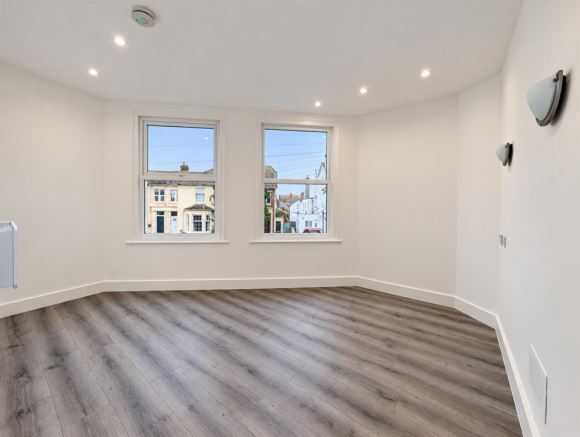 Bedroom/Living Area