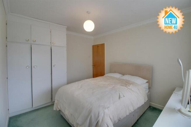MAIN BEDROOM: