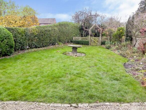 https://s3-eu-west-1.amazonaws.com/propertylab/allanmorris/property-images/standard/4507_The Old Post Office - Rear Garden BS.jpg