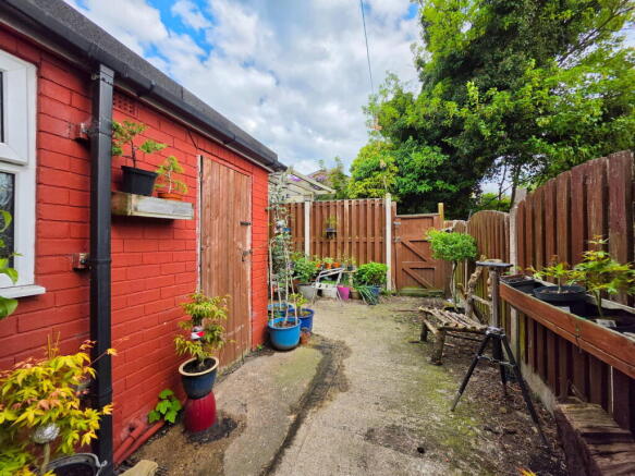 3 bed Terraced for sale Image 11