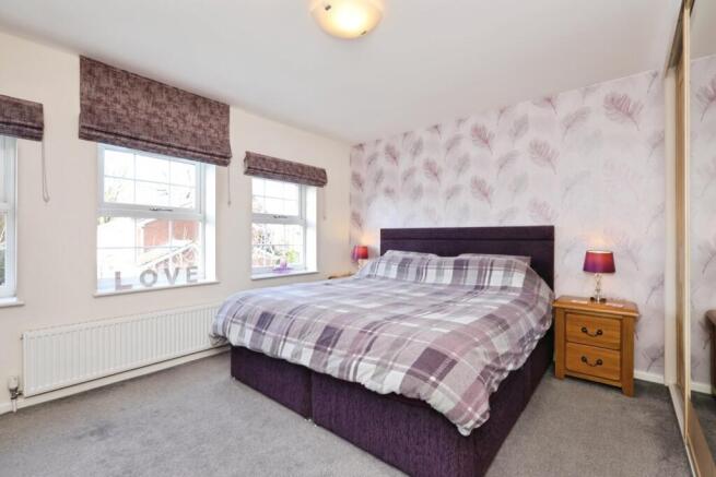 5 bed Detached for sale Image 11