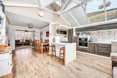 Cuckoo Dene, Hanwell, London, W7 3DT