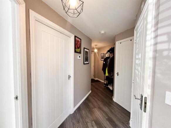 2 bed Apartment for sale Image 11