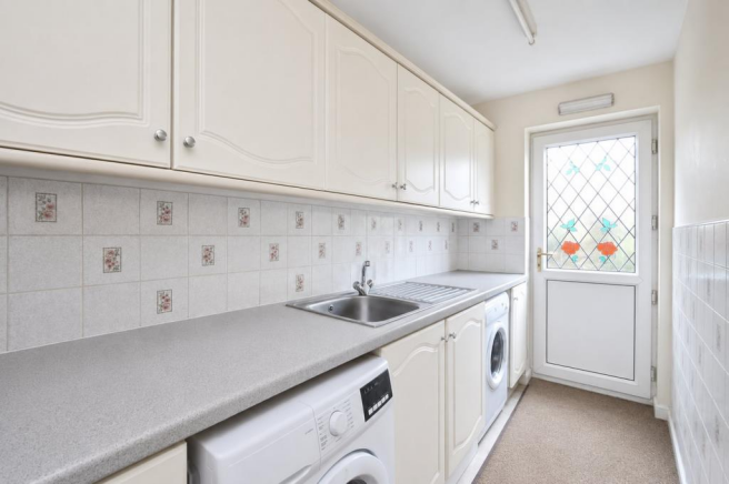 6 bed Detached for sale Image 7