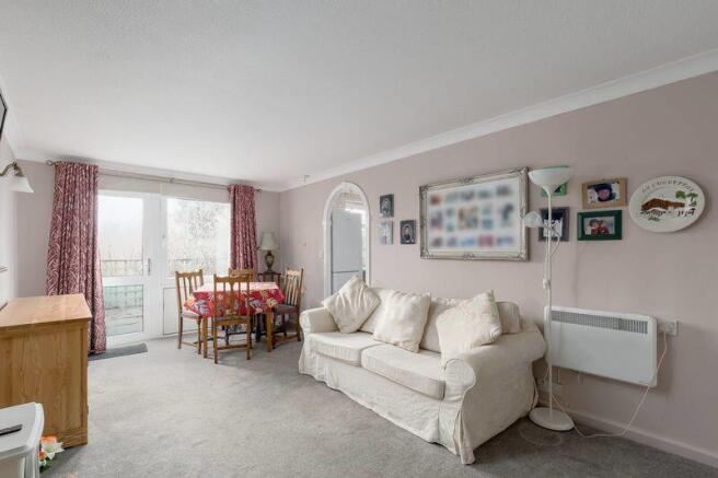 2 Whitestone Court, Innerleithen Road, Peebles, EH45 8BN photo 3