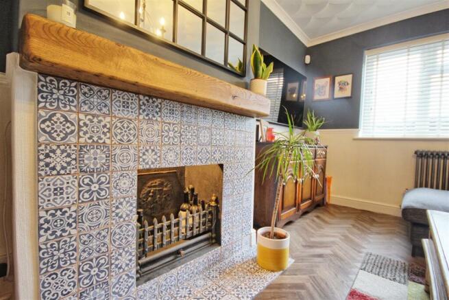 FEATURE FIREPLACE