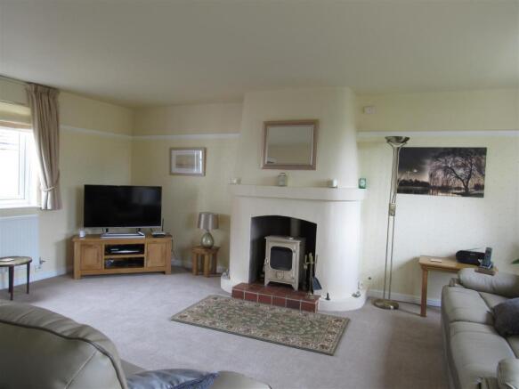 lounge two 12 kings gate.JPG