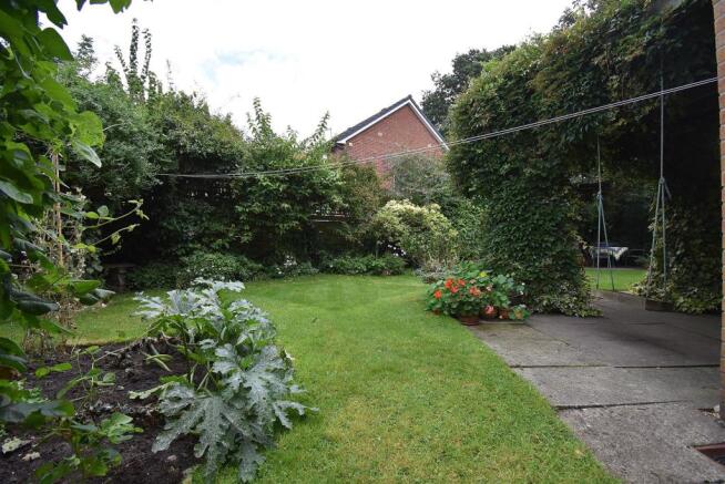 REAR GARDEN 5.jpg