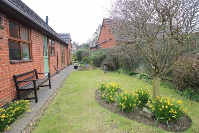 SIDE & REAR GARDENS