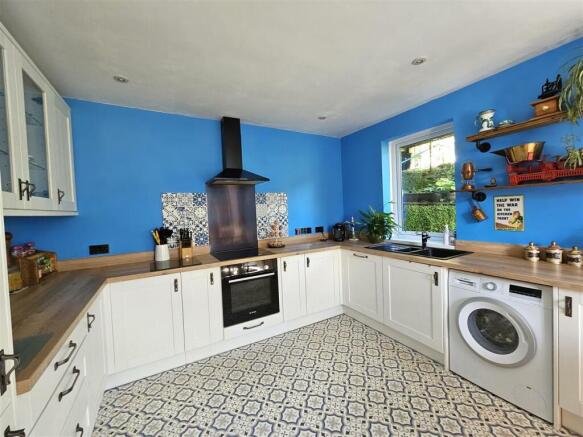 kitchen (2).jpg
